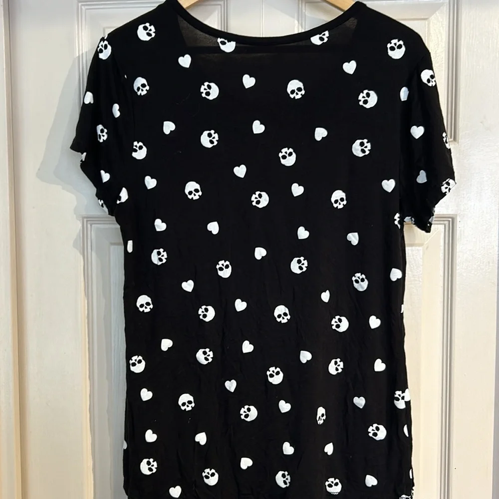 Hearts and Skulls Halloween Black Tshirt - Picture 4 of 4